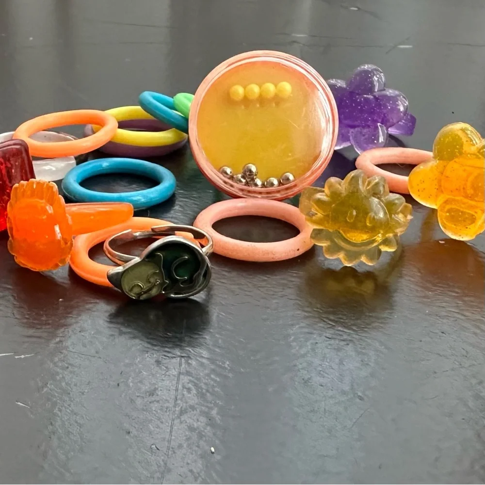 Colourful resin & rubber ring bundle - 17 unique pieces